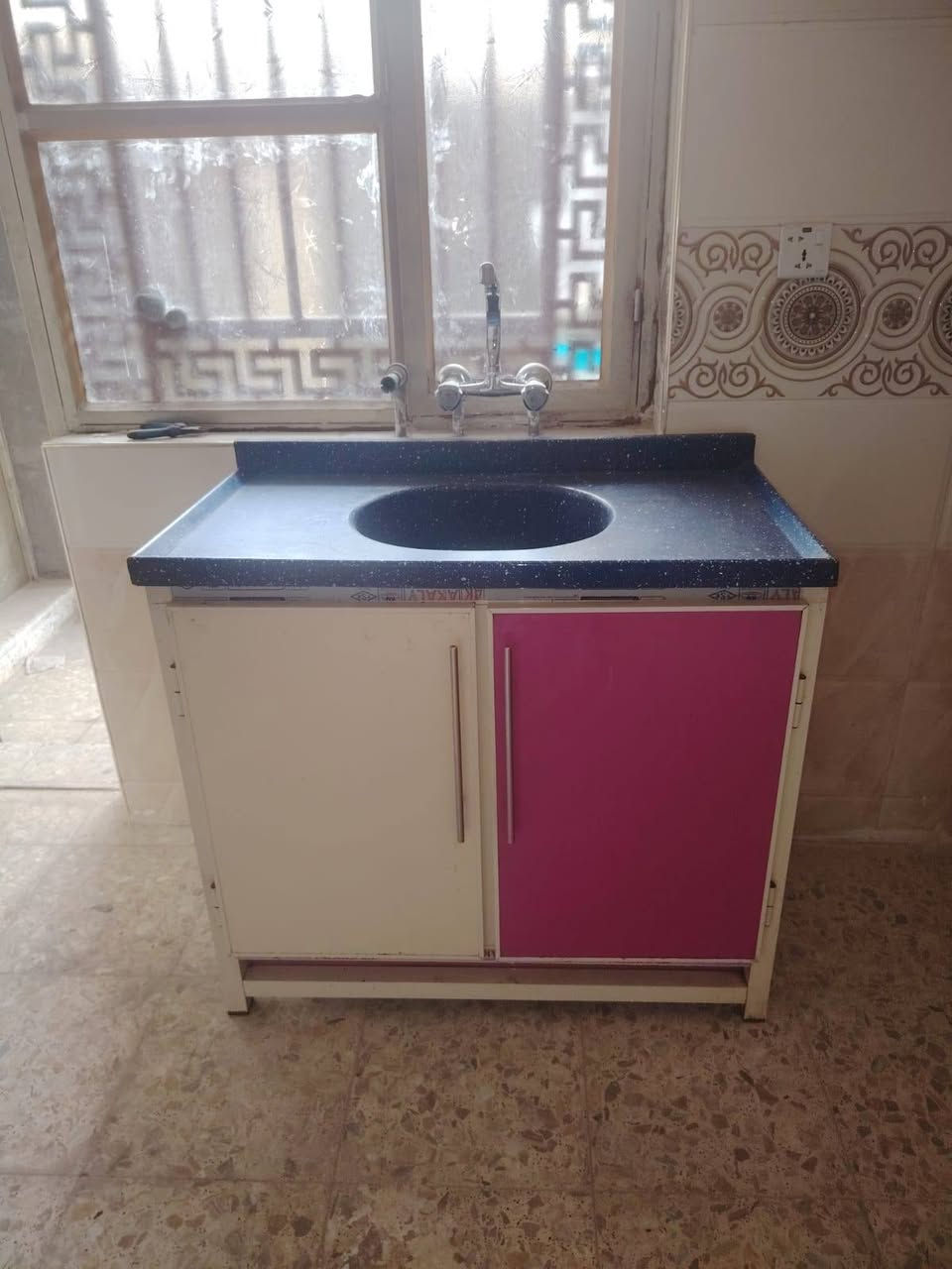 كاورنتر متر ونص مرمر السعر 250 وبي مجال مكاني الشعله للاتصال على الرقم التالي ***********
