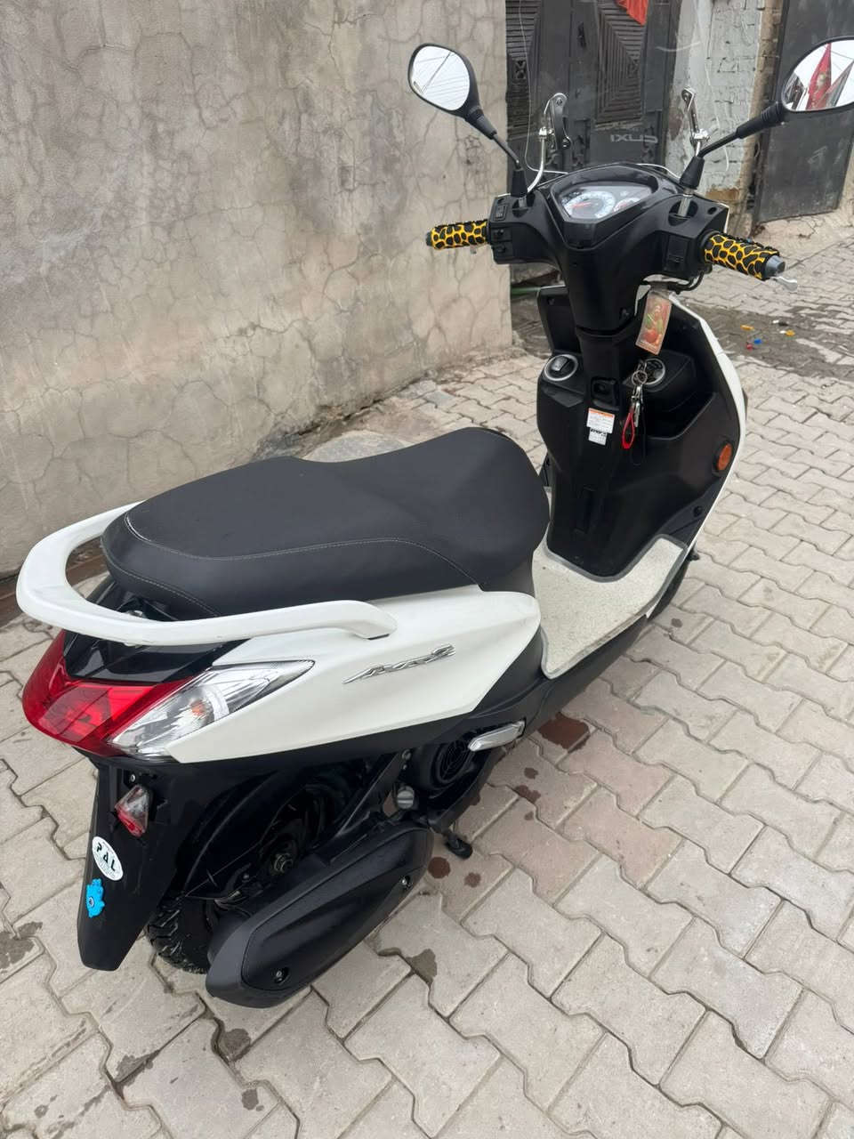 سلام عليكم دراجه الكزز زت دراجه نضيفه كلش وكفاله عامه برقي ما مفتوح بيهه بكان دراجه بغداد جسر دياله القديم لاستفسار تصال ت رقم ***********
