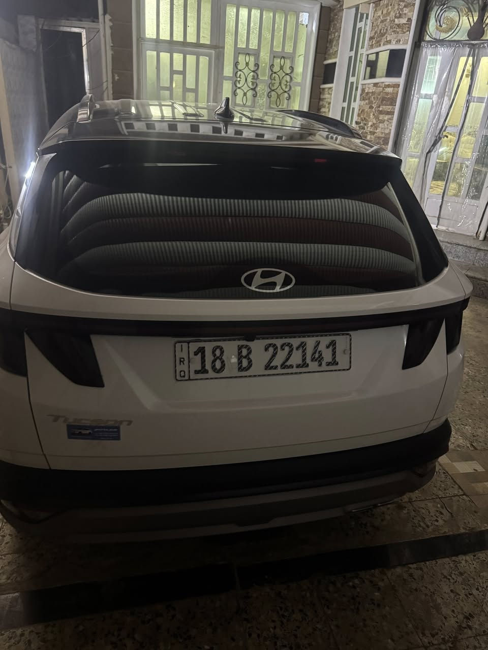 هونداي توسان 2025
هونداي توسان 2025 - (توكلر) بحالة الزيرو
السيارة شبه جديدة (ماشية 5000 كم فقط) - مواصفات خليجية مميزة
المواصفات والتميز:
• المحرك: 2.0 لتر دوش (أداء متميز وعملي).
• المقصورة: داخلية مميزة باللون الأبيض الملكي بحالة الوكالة.
• التكنولوجيا: شاشة "سينما" متصلة (أحدث إصدار)، كاميرا دوارة (تتبع
حركة المقود).
• المقاعد: تحكم كهربائي بالكامل مع ميزة تبريد المقاعد.
• الراحة: بردات خلفية بلاد (للأبواب)، جنطة (صندوق خلفي) كهرباء.
® الأنظمة والتحكم:
• التشغيل: بصمة تشغيل + تشغيل عن بعد.
• القيادة: 4 أنظمة قيادة (Drive Mode) لتناسب كافة الطرق.
• التحكم: هاند بريك كهربائي + نظام أوتو هولد (Auto Hold) .
• الحساسات: نظام تحسس أمامي وخلفي متكامل.
• العجلات: ويل كب حجم 19 بتصميم 2025 المميز.
حالة السيارة:
• السيارة بحالة الزيرو، لا شخط ولا نقص، وجاهزة للاستخدام فوراً.
السعر:250 وبيه مجال بسيط.
الموقع: بابل -شارع 80 .
ما للاتصال والاستفسار : *********** /// ***********
