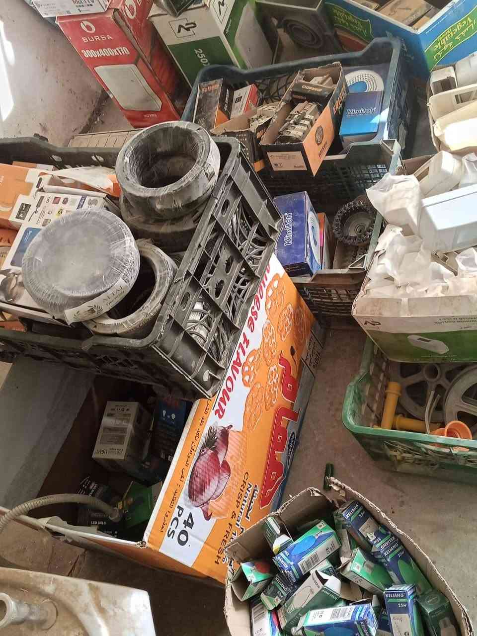 تعزيلات محل منو محتاج هاي لاغراض جوه سعر جمله  كله جديد لعنوان زويرجات رقم *********** ا البيع كولشي يخص منزل
