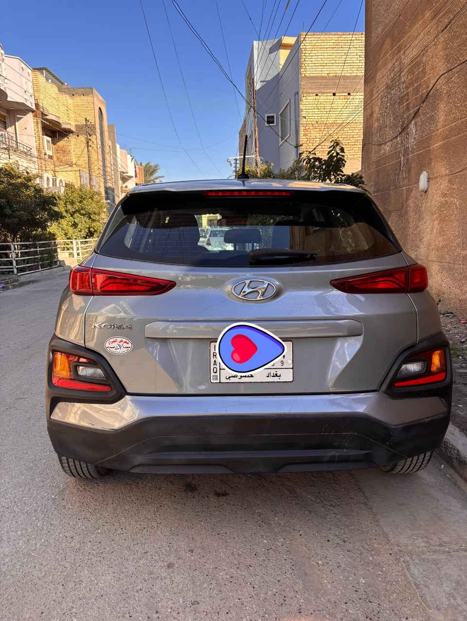 السلام عليكم
سيارة كونا موديل 2019 
مكينه 2000 دوش 
ماشيه 67 الف 
لون رصاصي رقم بغداد بأسمي وارد امريكي السيارة جاهزة من كلشي
تبديل بنيد وصبغ جاملغ 
حادثهة كما موضح بالصورة 
مكاني بغداد الكاظمية 
السعر 135ورقة
رقم الهاتف ***********
