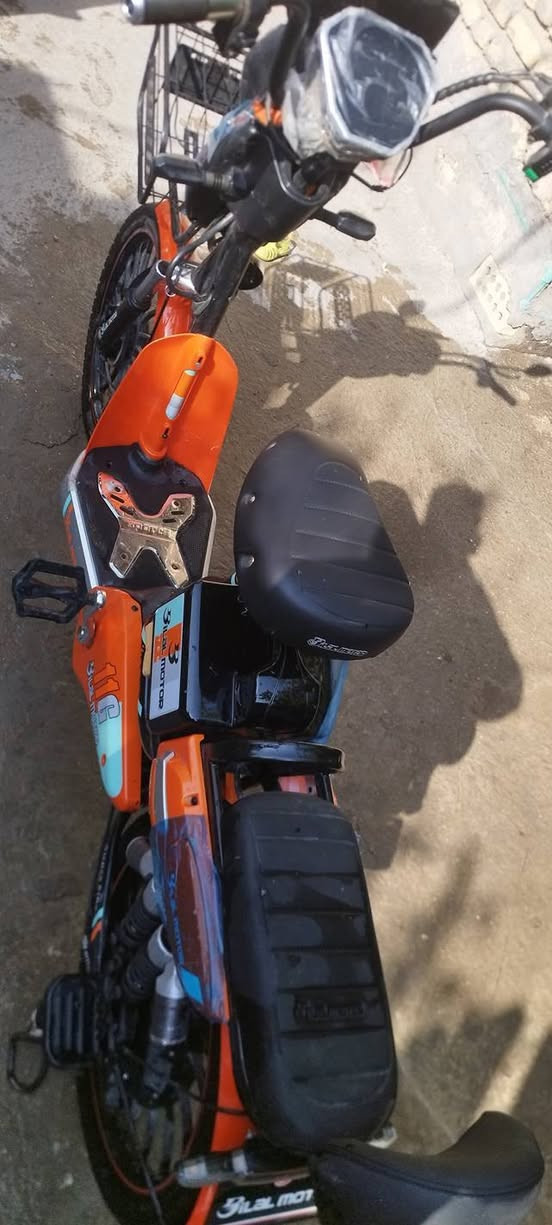 دراجه شحن للبيع نضيفه استعمال قليل 
375 وبيها مجال بسيط الخاص مفتوح


**إذا كنت صاحب هذا الإعلان وتريد حذفه لأي سبب، رجاءا أرسل رسالة إلى الدعم الفني**