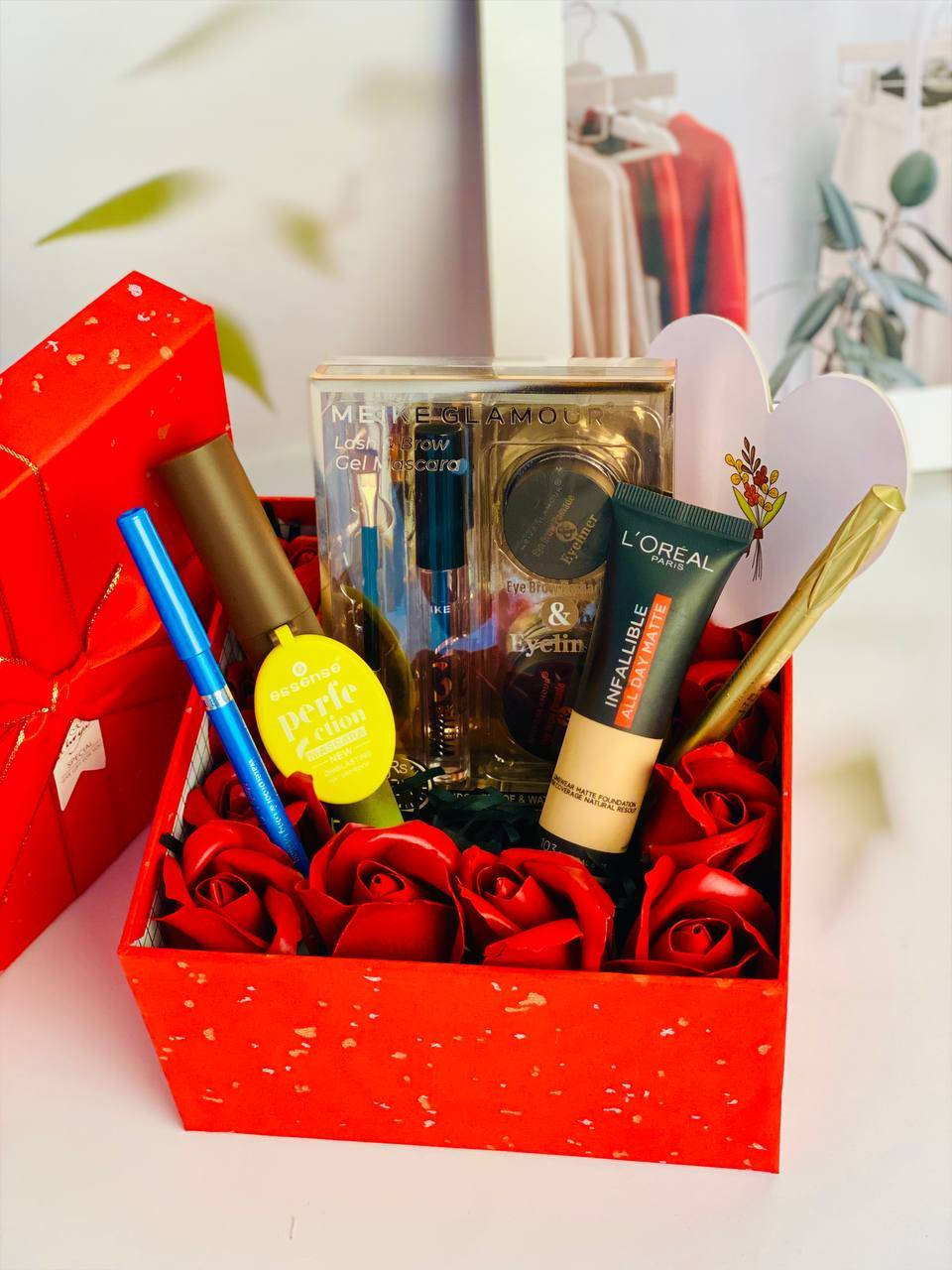 ✨ بوكس هدايا مكياج أحمر الفخم ✨
إذا تدورين هدية حلوة ومرتبة… هذا البوكس يجمع كل شي تحتاجه للبنات 💋🎁

محتويات البوكس:
💄 بكج الحواجب المتكامل
👁️ سيروم رموش
🖌️ فرشة حواجب
🤍 فونديشن
✏️ قلم حاجب
🖤 قلم كحل
✨ مسكارة للرموش
💌 كارت بي عبارة حلوة

🌹 بوكس أنيق باللون الأحمر مع كارت عبارة حتى توصلين إحساسج بطريقة مميزة
🎁 هدية مثالية للبنات بكل المناسبات
دللي حبيبتج / صديقتج / أختج بهدية راقية ومميزة ❤️


**إذا كنت صاحب هذا الإعلان وتريد حذفه لأي سبب، رجاءا أرسل رسالة إلى الدعم الفني**