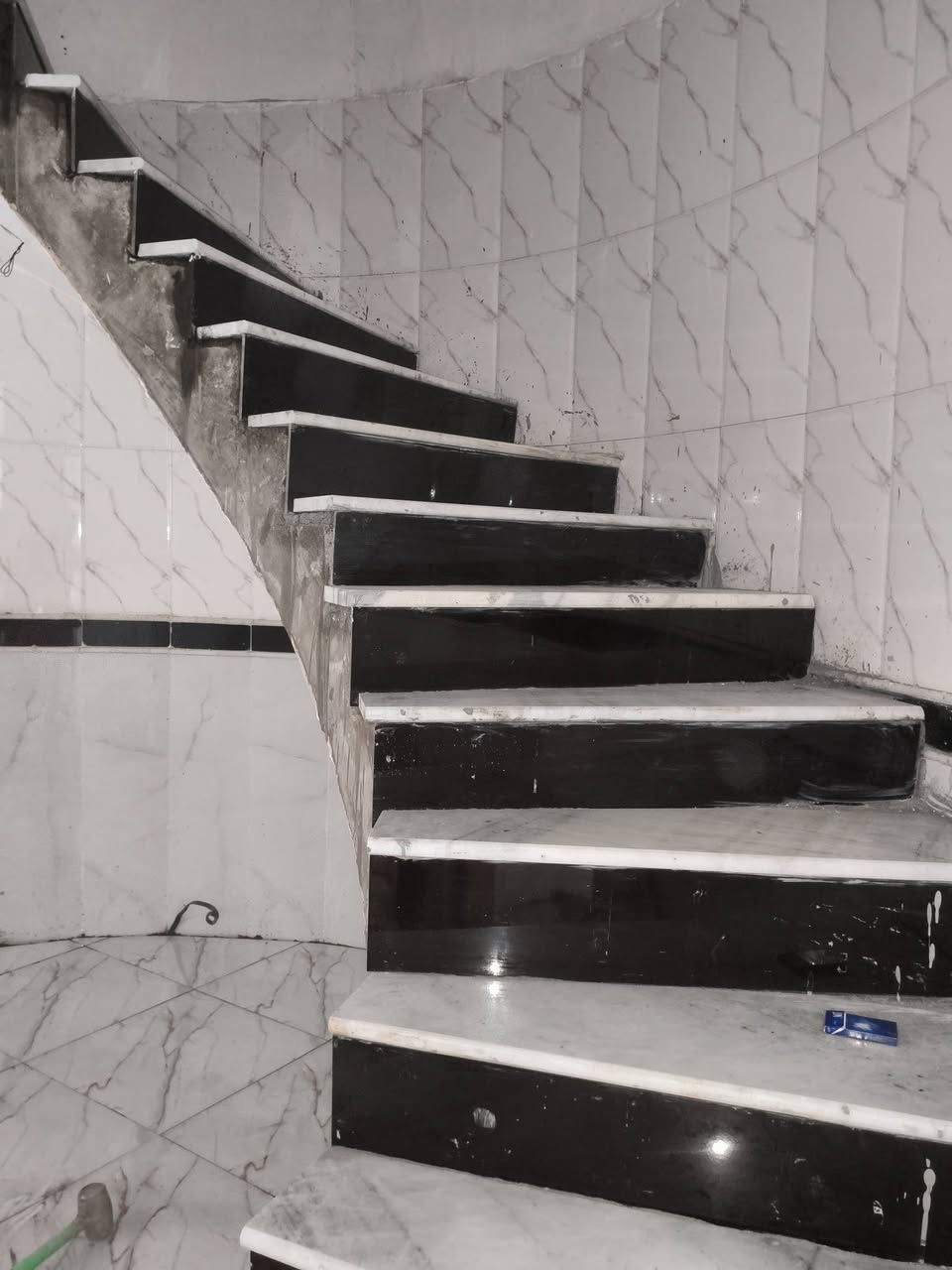 سلام عليكم خلفه سيراميك متفرغ شغل يراني درجه أوله رقم واتساب وتصال ***********
ممتواجد فيس
