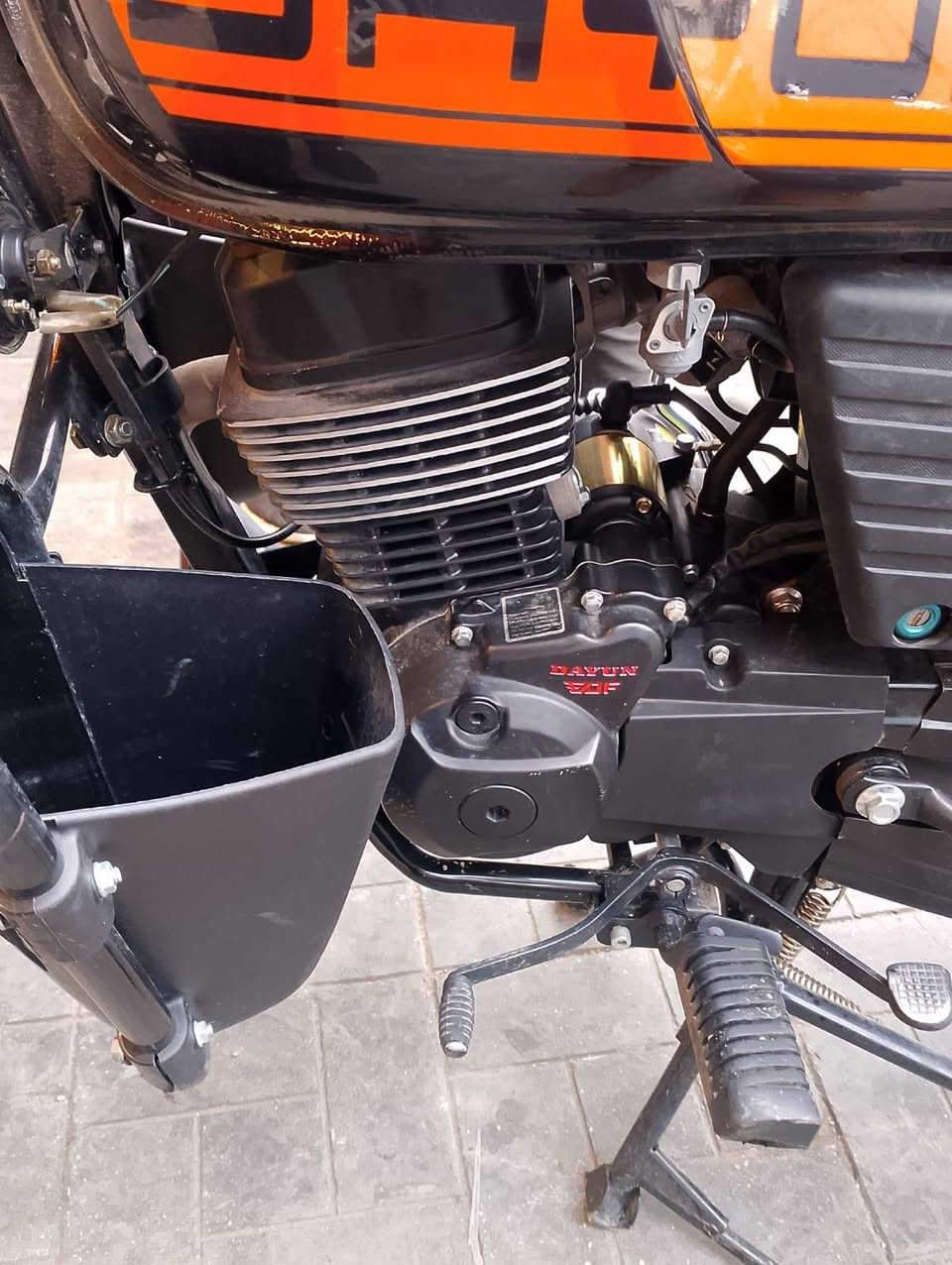 عندي دايوان ماشيةالف و700 بس بعدهي زيرو 25 مرقم اربيل باسمي شعندك بوكسر مراوس نضيف مرقم تعالل
***********
