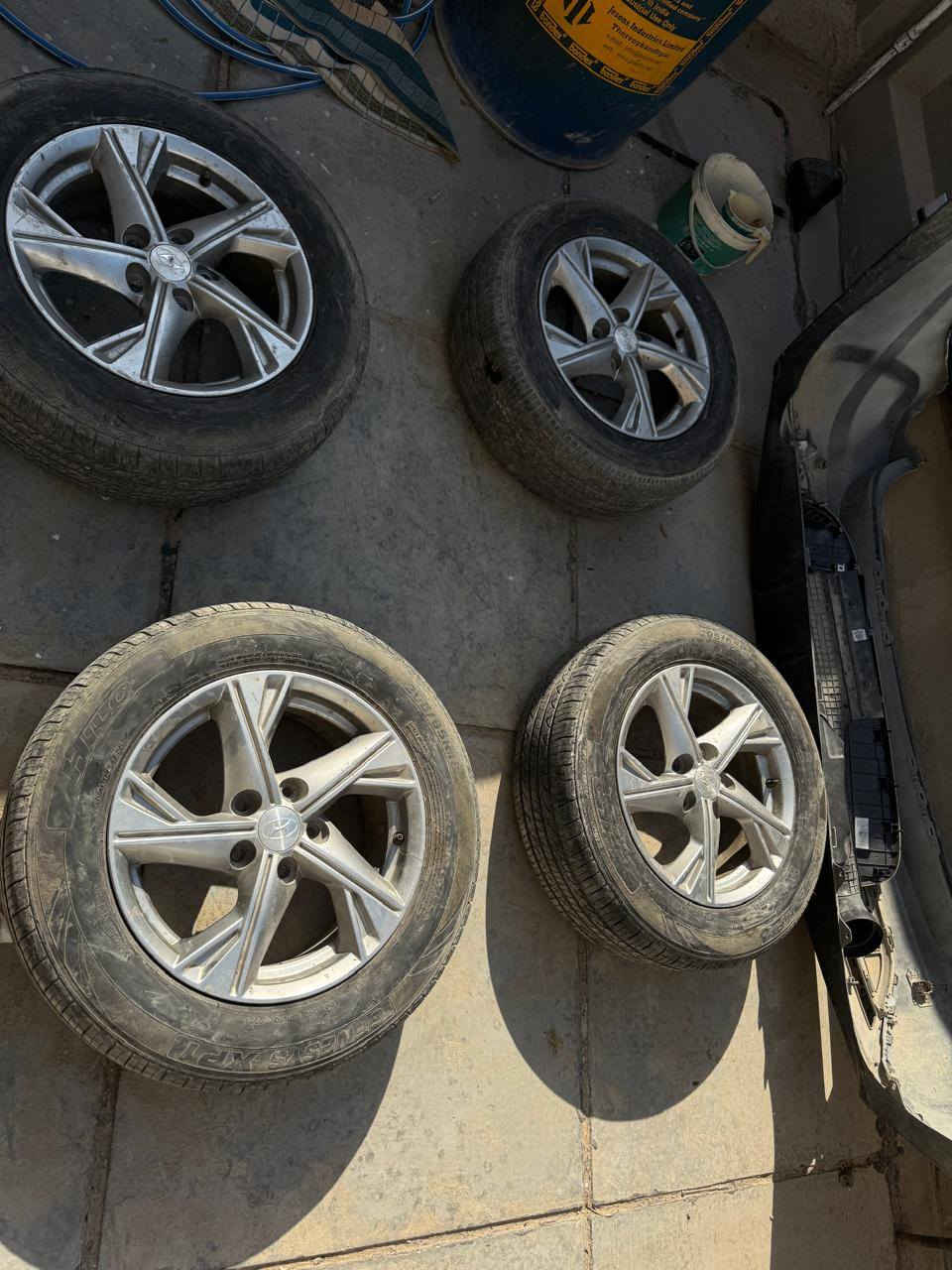 للبيع وياله سوناتا موديل 22 اربعه وياله تايرات نظاف وجدت لا عوج ولا فطر جدد على الفحص كوره اصليه مفتوحات من سياره مكاني نجف رقم التلفون ***********
