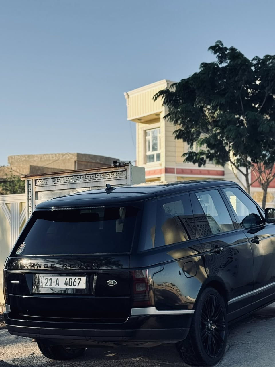 سلام عليكم للبيع رانج روفر فوك
سيارة وارد أمريكي بيه الباب الخالفي الوره سايق مدل بلادي 
سيارة كير محرك عله وضع شركه 
رادارات امامي خلفي 
سيارة كشنات تبريد 
سيارة تشغيل عن بعد 
السعر 325وبيه مجال 
***********واتساب
مراوس تاهو او يوكن او الاندكروز
