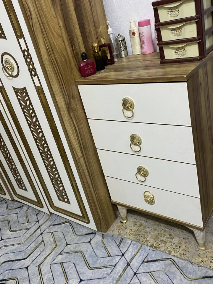 السلام عليكم غرفه تركي للبيع مكانه حله الغرفه بحاله جيده ***********
