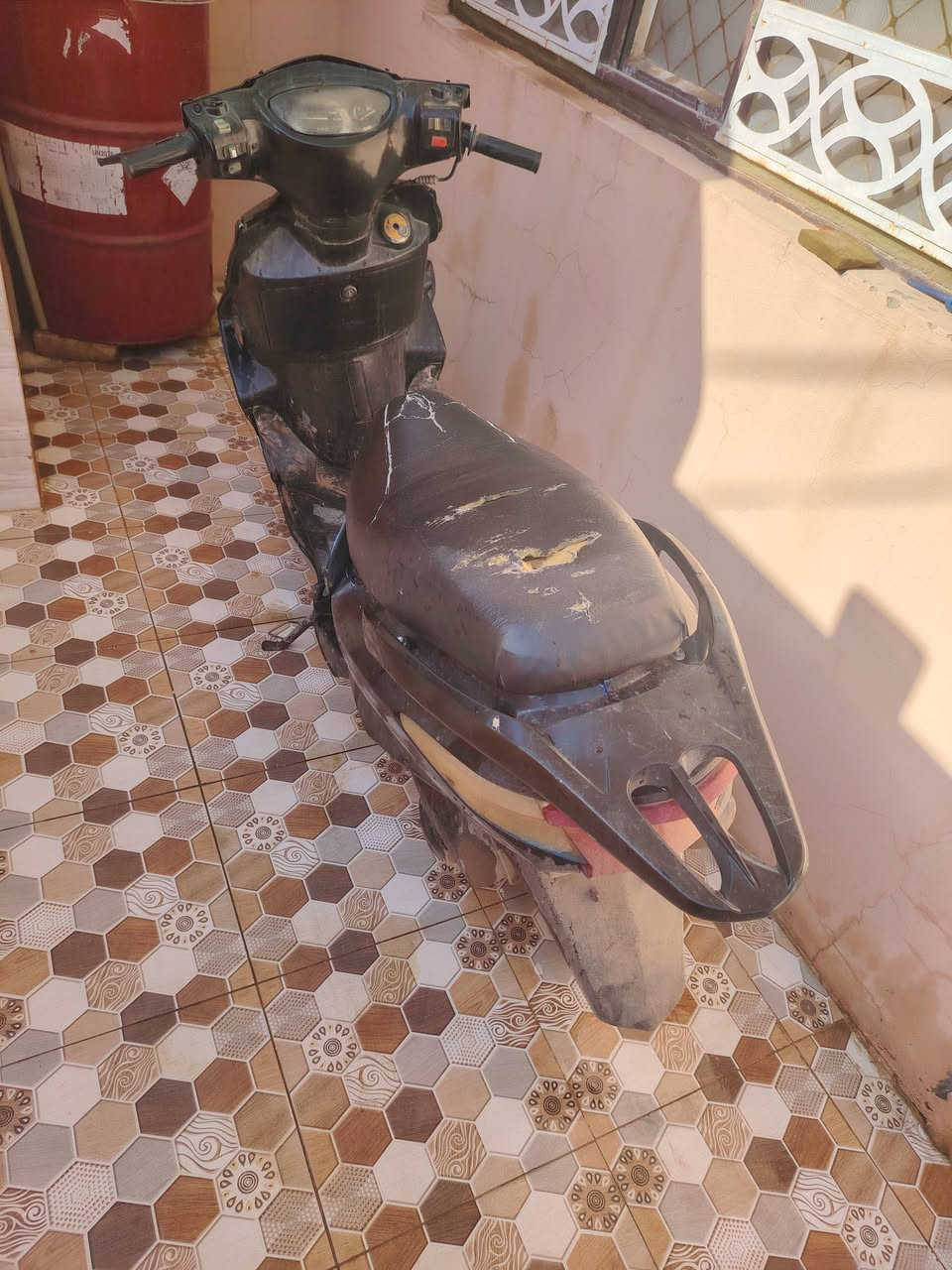 السلام عليكم دراجه للبيع سكنس كهربائيات شغاله كفرات يرادله ترتيب دراجه نضيفه المكينه نضيفه النقص هندر و باتري فقط الموقع ديالى بعقوبه شارع الحسينيه المفرق قرب مدرسة الصفوه *********** السعر 150 بيه مجال قليل
