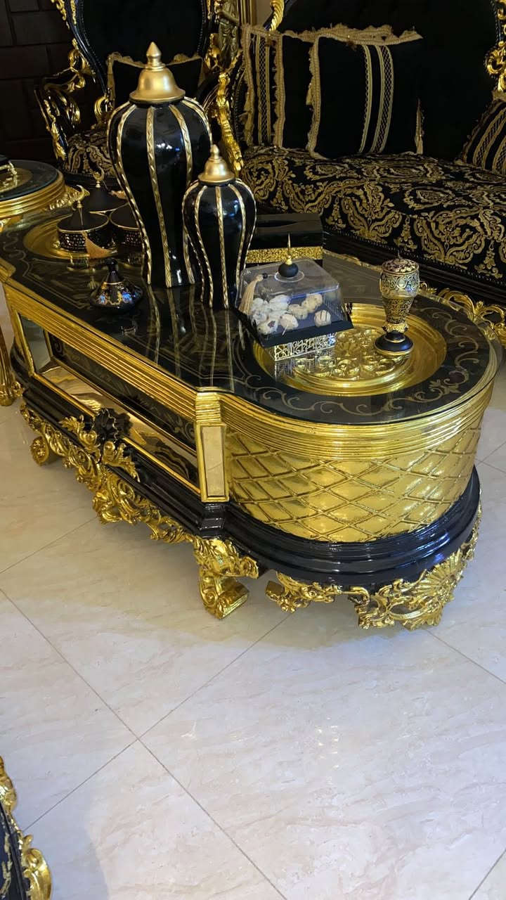 السلام عليكم 
تخم ملكي اسود سويته بمصر كامل قنفتين كبار واربع كراسي ضخم وثكيل ويا ٤ طبلات وميز وسطي وڤاترينه مع مراية كبيرة طولانية نضيف جديد مصارلة سنه من جبته كلفني ٧ملاين ونص عدا الشحن 
الي يريده يتواصل خاص


**إذا كنت صاحب هذا الإعلان وتريد حذفه لأي سبب، رجاءا أرسل رسالة إلى الدعم الفني**