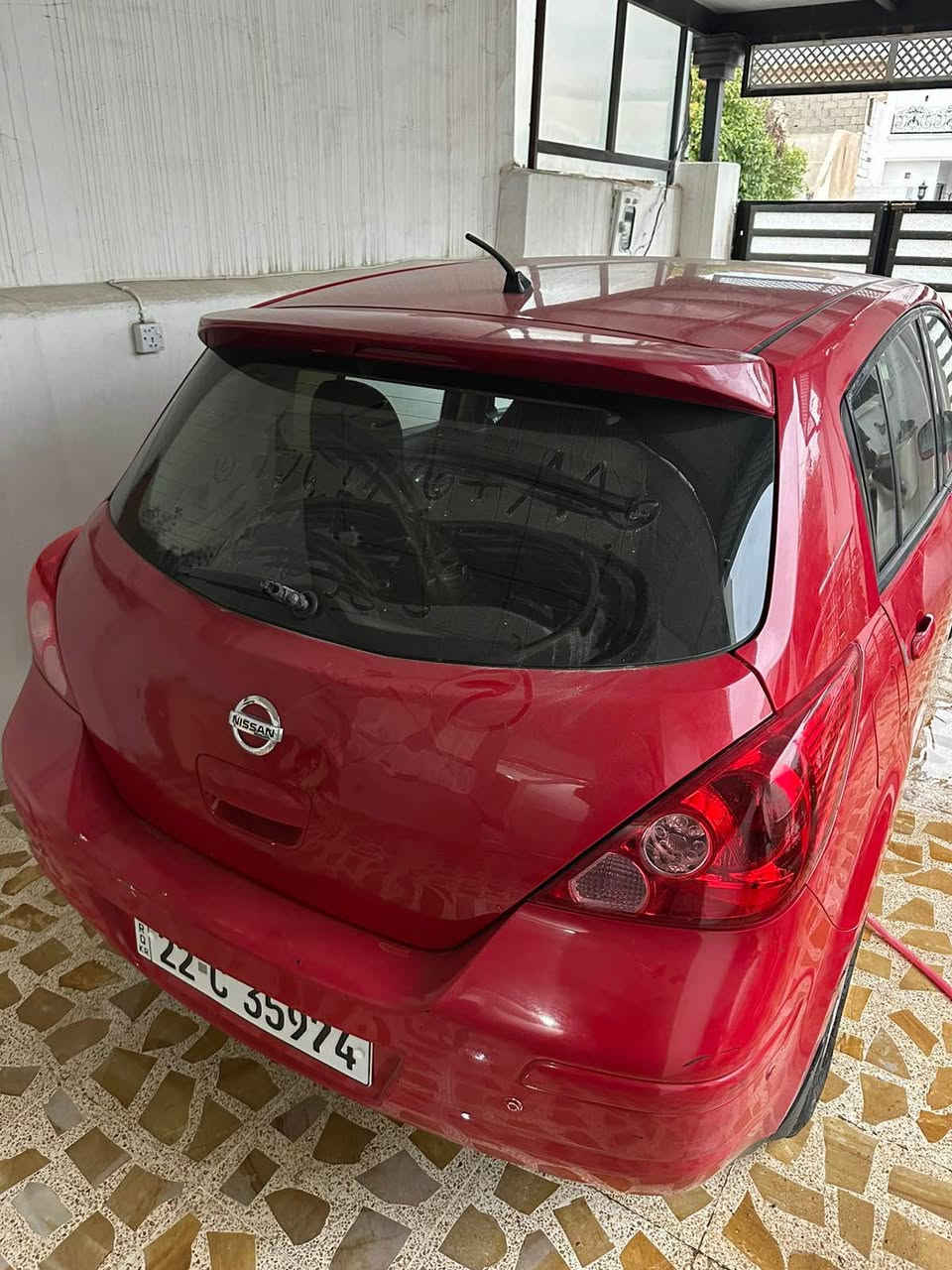 نیسان ڤیرسا ٢٠١١ مەکینە گەورە داروو بەردی بەشەرتە رەقەمو سەنەوی نوێیە دوو پارچەی بۆیاغە چاملغ و بۆنیت یەک تۆز ژوری گرتوە لای سکن بی ئەرباگ پشتەوی سندوقی بەقەدەر بستیک تعدیلە ماباقی هەمووشتی بەشەرت ٥ وەرەقە غەرامەی لەسەرە بۆت دەگیرمەوە
کریارنیت تەلەفۆن مەکە 
*********** أربيل, العراق
