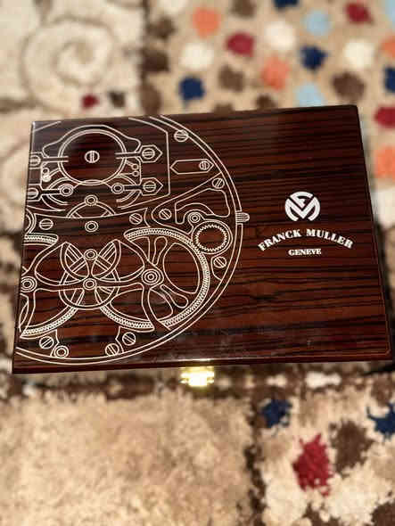 السلام عليكم ساعة FRANK MuLLER.سير جلد مكينة سويسريه نضام عالمي ماعدي توصيل مكاني بغداد النهضة
للاستفسار ***********
