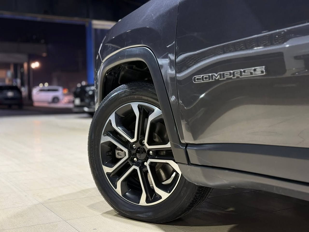 #المركبة : #جيب #كومباس لمتدد موديل 2023
#الضرر : جاملغ مع طرف البنيد ( بدون دواخل )
#الموديل : 2023 وعداد المسافة 28 الف ميل حقيقي
#الرقم : مرقم اربيل الرقم الحديث ( تحويل او وكالة )

#المواصفات :

▪️السيارة : جيب كومباس تو كولر لمتدد 
▪️المحرك : 2.0L توربو (اربعة سلندر)
▪️الموديل : 2023
▪️حجم الويل : ويل كب المعدل حجم 19 مع طقم تايرات كونتينتال بحالة ممتازة
▪️غرفة السيارة : جلد اسود  اصل
▪️لايتات زينون مع كشافات دعامية زينون
▪️بصمات عدد 2 للأبواب مع بصمة تشغيل
▪️حساس خلفي اصل
▪️رادار امامي مانع تصادم
▪️كامرة خلفية دوارة مع الستيرن اصل
▪️تبريد قطعتين امامي وخلفي
▪️رادار جانبي ( نقاط عمياء ) بالمرايا الجانبية
▪️شاشة الدشبول حجم كبير للتحكم بأيعازات السيارة
▪️تدفئة لكشنات المقدمة مع تدفئة ستيرن
▪️سستم صوت
▪️سايد بريك دكمة
▪️تشغيل عن بعد
▪️تحكم ستيرن جهتين بلوتوث وحاكية وكروس سرعة وتحكم صوت 
▪️نظام ABS مانع انزلاق

السيارة جديدة وبوضع الشركة 

السعر المطلوب :173 ورقة مع المجال
 
الاتصال على : ***********
‏‪0786 001 7736‬‏
