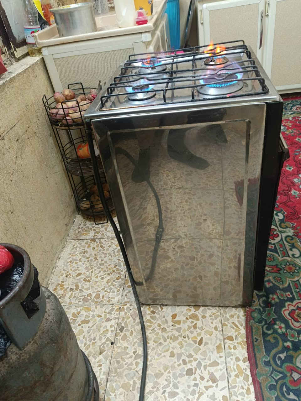 سلام عليكم غراض لبيع مثل ما موضح بالصورة
طباخ شوف العين مثل ما موضح بالصورة شغال ومابي شي فقط الدكمه مال الفرن مشلوعه فرن شغال 

تنور لبيع نضيف شوف العين مثل ما موضح بالصورة 
الاسعار  طباخ 75 قفل 
التنور 50 قفل
المكان بغداد الغزاليه شراي تفضل خاص وسهله 
***********
