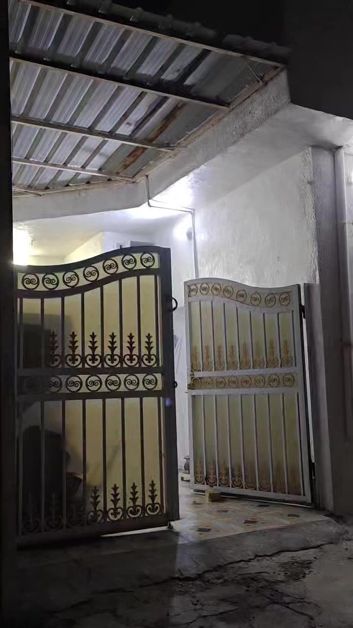 سلام عليكم. بيت مساحه100 متر طابق واحد+ ستاره.. العنوان بلقيس بضهر مدرسه الصابرين. طابو ملك صرف على طابو الكاظميه البيت جاهز للسكن سيراميك نص.. الارضيه بورسلين بيت كلش نضيف. السعر57 وبي مجال للستفسار الاتصال على الرقم👈.***********
