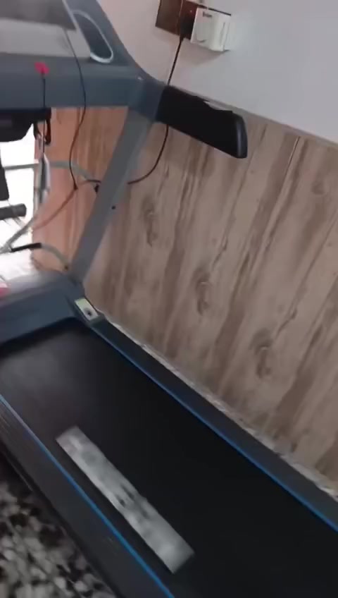 جهاز جري جبلي دبل ماطور يحمل وزن 150 قياس نبضات القلب عداد سرعه مع جهاز تكسير شحوم
 نضيف استعمال قليل
***********
