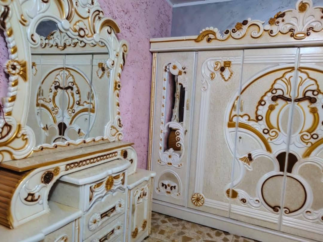 سلام عليكم غرفة نوم للبيع نضيفه الناصرية حي وار يم جامع الحسن 800 وبيه مجال ***********
