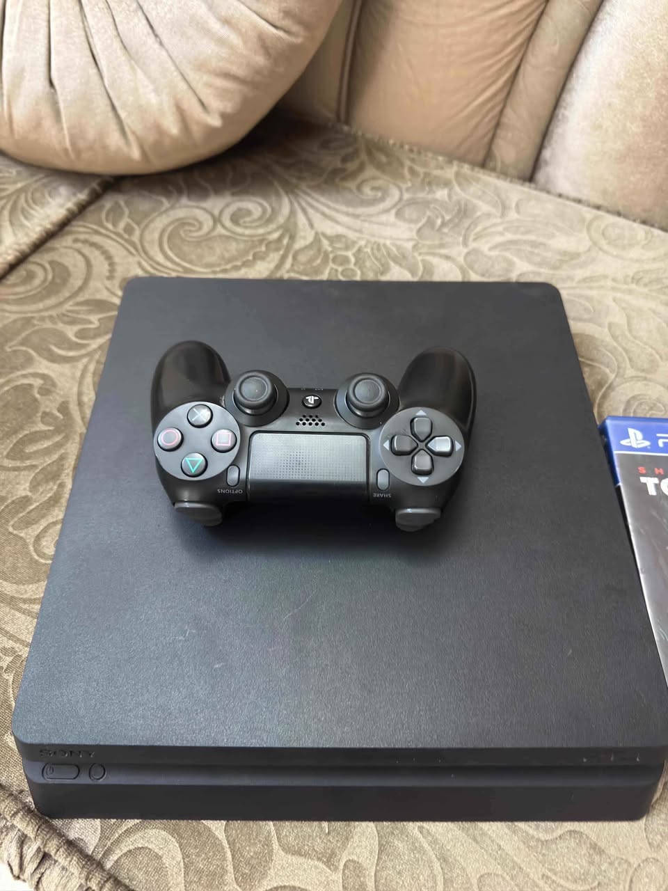 السلام عليكم 
متاح
Ps4 Slim
500GB
واحد جوستك تجاري اصلي
3اقراص
اي عيب مابي و مامفتوح
260الف و بي مجال بسيط
مكاني كركوك قرب تقاطع اسرى
*********** كركوك, العراق
