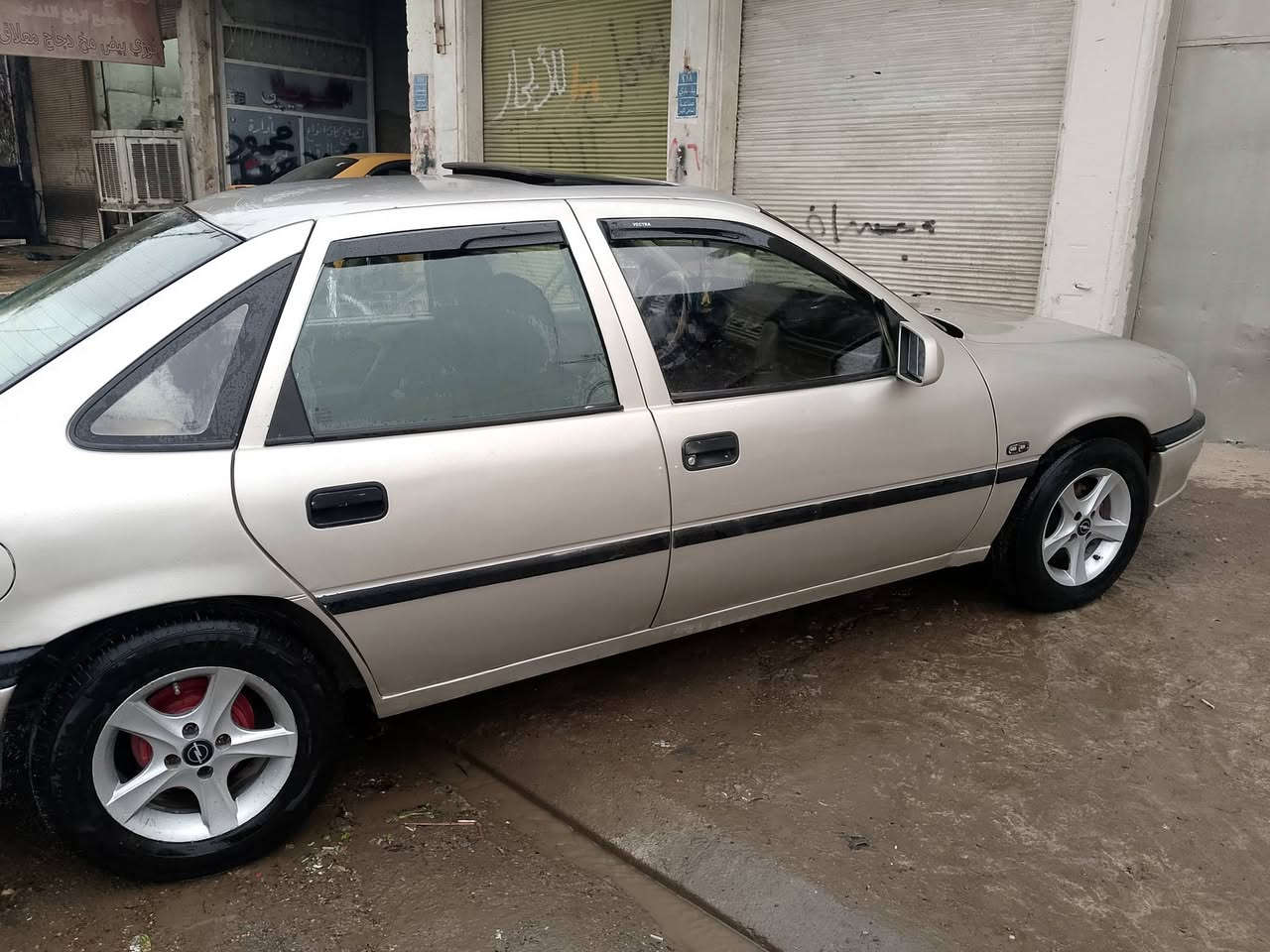 اوبل فكتره للبيع حجم 18 ستيرن بور كير ومحرك شرط مابيها طخه خلاص كهربايات شغاله كلها موديل 1992 كاربون بيها السعر 52/***********
