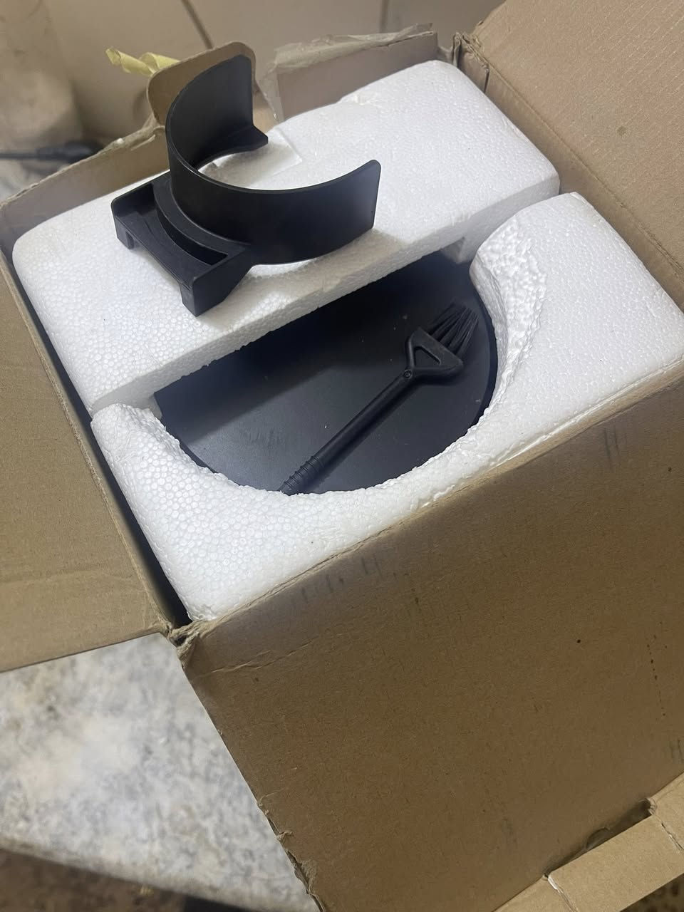 تتوفر طاحونة المانية جديده ما مستعملة  ***********
