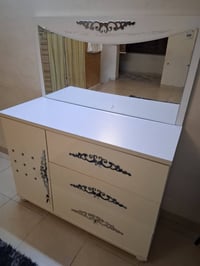 ميز تواليت • غرفة نوم