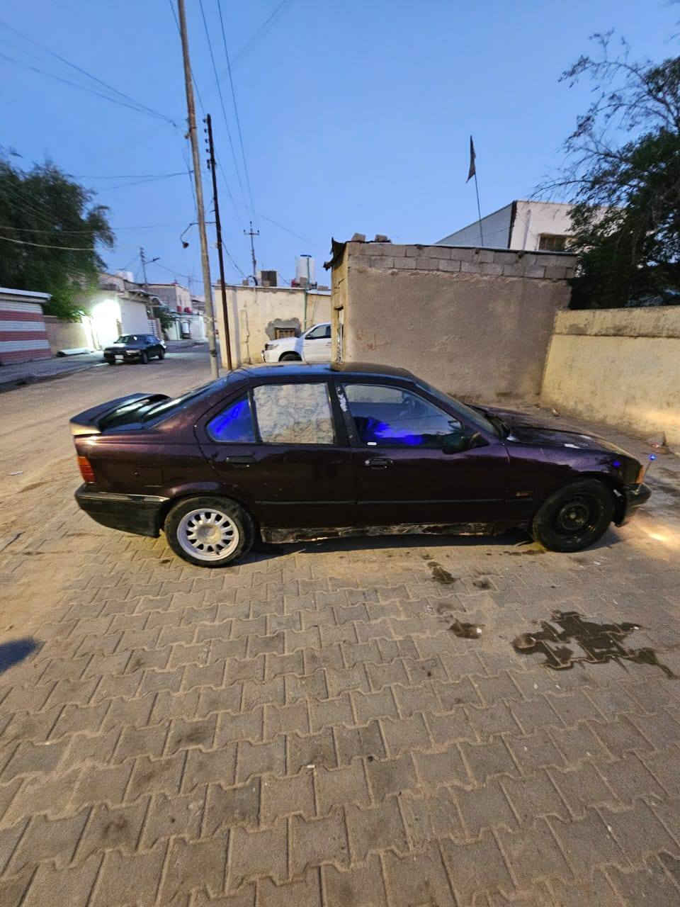 شباب سياره ابيع او مراوس حسب القناعه بي ام E36 مكينته 6سلندر فانوص مسكر كير عادي سياره مشروع وطني وراعينه يريد يحول بيه نواقص بسيطه حداديته 50./.مكينه مامفتوحه  تبريده كمبيسر عطلان او نقص غاز بنيد جايبلنه صبق بس ماصابقه بس معجن وكامل سياره مابصبوغه على حته شريكه وبس شرايه يدخل خاص والسعر 45وبي مجال مكاني البصره خمسة ميل   ***********
