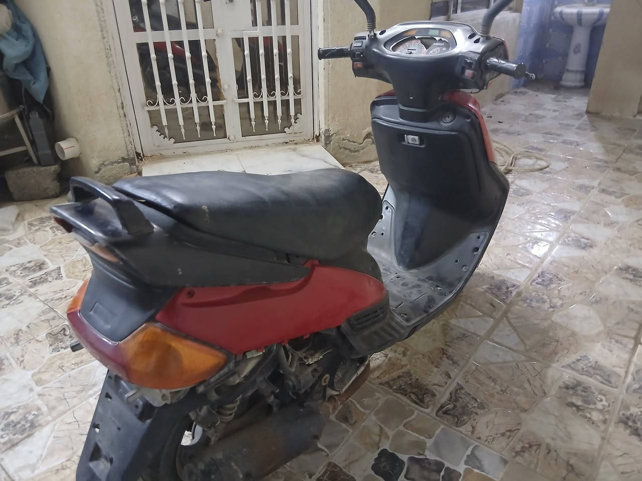 سلام عليكم كوم حديد كوم حديد كفاله من السرقه واي شي لان احنا مشتريها من الرمبه على ايدينا وماطلعت خارج البيت
كامله كهربائيات ستاندات تايرات  بس كايمه يرادلها ولفات و ترتيب كوم حديد ابيع سعرها (١٥٠)150 ميه وخمسين ألف مكاني بوب الشام قرب القوس (***********)
