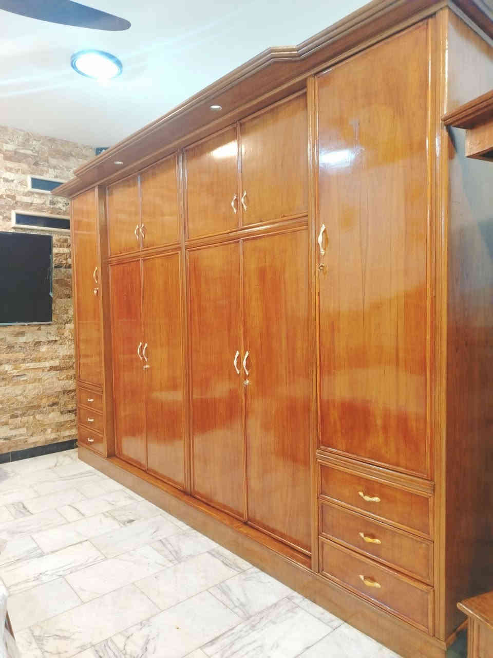 غرفة نوم تسكام صاج داخل وخارج شغل ثقيل استعمال قليل مابيها اي ضرر ضهر جرجوبه خمسه ملم اخت الجديد مكفوله من الشخط تكمه مكفوله كفاله عامه العنوان حلة حي الجزائر ***********.   ***********
