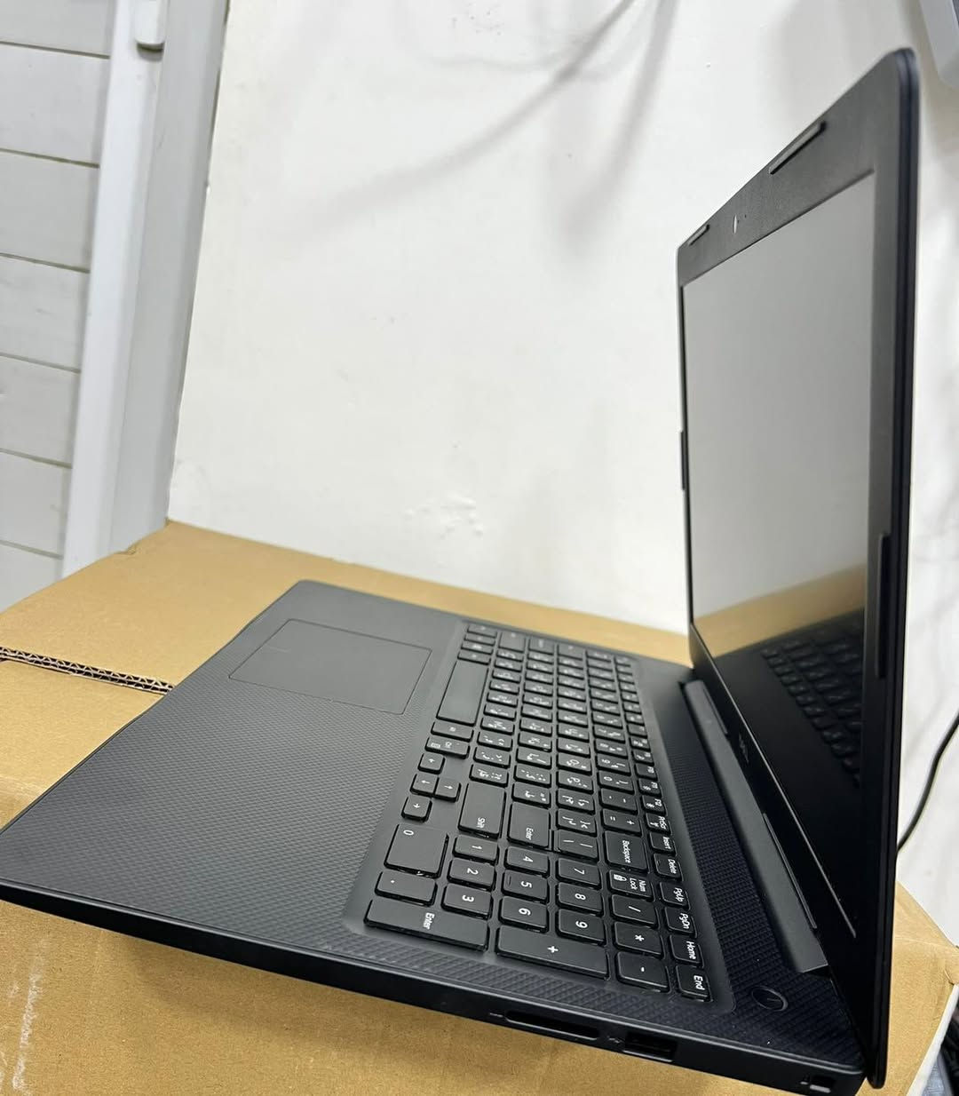 💻 DELL | عرض خاص من مكتب البرشا للحاسبات 💻
إذا كنت تبحث عن الأداء القوي والتصميم العملي والأنيق، فهذا العرض مخصص لك!
🔥 المواصفات الرئيسية:
 المعالج: Intel Core i5 (الجيل العاشر - Gen 10) لأداء سريع ومستقر.
 الذاكرة العشوائية (RAM): 8 جيجابايت (تمنحك سلاسة عالية في التنقل بين التطبيقات).
 وحدة التخزين: 256 جيجابايت من نوع SSD السريع جداً في الإقلاع ونقل البيانات.
 الشاشة: بحجم 15.6 بوصة مريحة للعين ومثالية لمشاهدة الأفلام، الدراسة، والعمل المكتبي.
 لوحة المفاتيح: كيبورد كامل مريح يحتوي على أرقام جانبية (NumPad) ومعرّب بالكامل.
💰 السعر:
 335 ألف دينار عراقي فقط!
📍 للطلب أو الاستفسار:
 تفضلوا بزيارتنا في: مكتب البرشا للحاسبات


**إذا كنت صاحب هذا الإعلان وتريد حذفه لأي سبب، رجاءا أرسل رسالة إلى الدعم الفني**