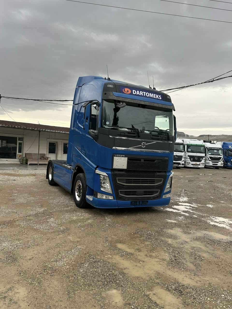 🫡بسم الله الرحمن الرحيم
فولفو راس تريله 
حجم :500
موديل:2016
مواصفات: تبريد ثلاجة حاسه كاميرا
رقم كاتى دخول جديد  
***********
***********
