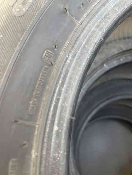 السلام عليكم اخوان 
تايرات صناعة اندنوسي حجم 15
بيهن 2ممسوحات و 2 نص عمر
ابيعهن كلهن بسعر 40 الف ومكاني بغداد / الرصافه
ماعندي توصيل ***********
