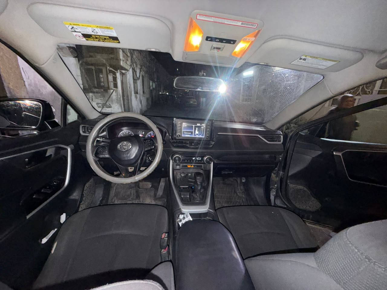 سلام عليكم راف فور موديل، 19بسمي رقم بغداد انكليزي سنوية 2031 بس بانزين تخم تايرات جديد سياره حلوه حداديه جديدة مكاني بغداد الكرخ ماشيه163الف سونار موجود السعر 173بيها مجال اذا اكو مراوس سياره ارخص ***********
