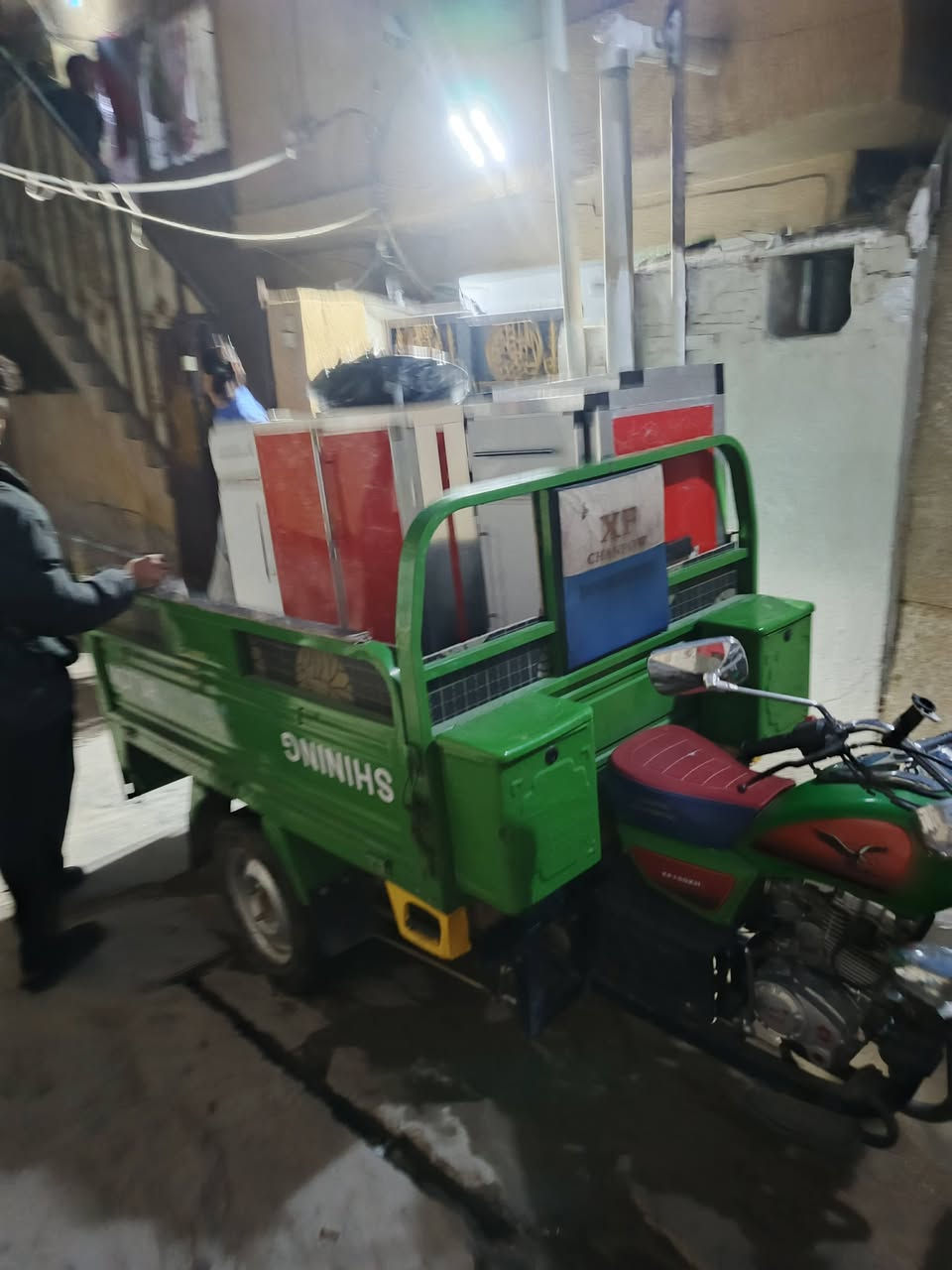 السلام عليكم     ستوته لنقل اثاث وشيلات بيوت وانقاض
وتنضيف بيوت وسطوح تواصل ***********
