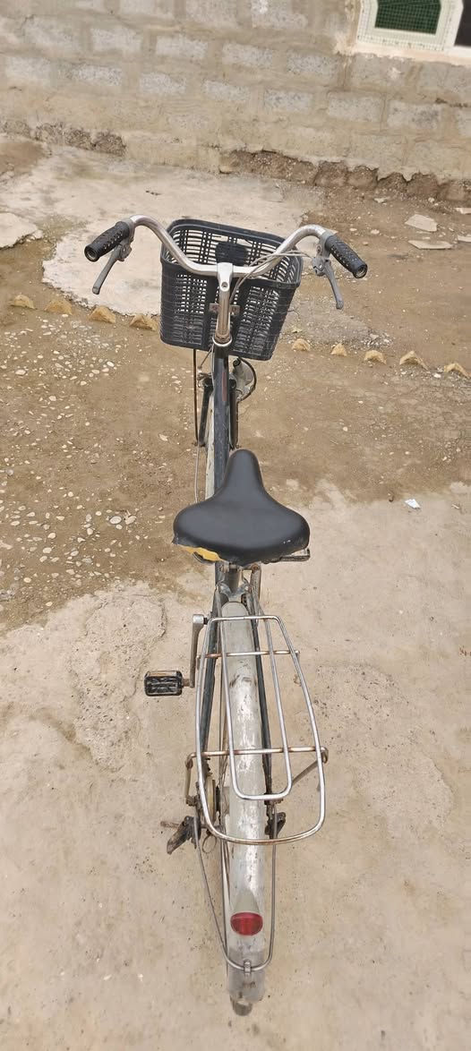 للبيع سعر 50 وبي مجال شرط كلشي ما بي بس سيم ابريك وبنجر *********** مت واجد وتساب
