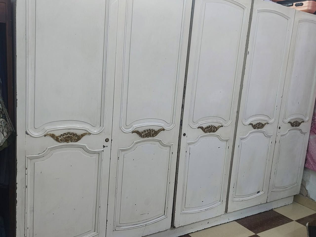 السلام عليكم 
كنتور خمسة ابواب صاج للبيع ، السعر : 250 ألف 
الموقع📍  حي الصحة شارع 20 
الرقم  ***********
