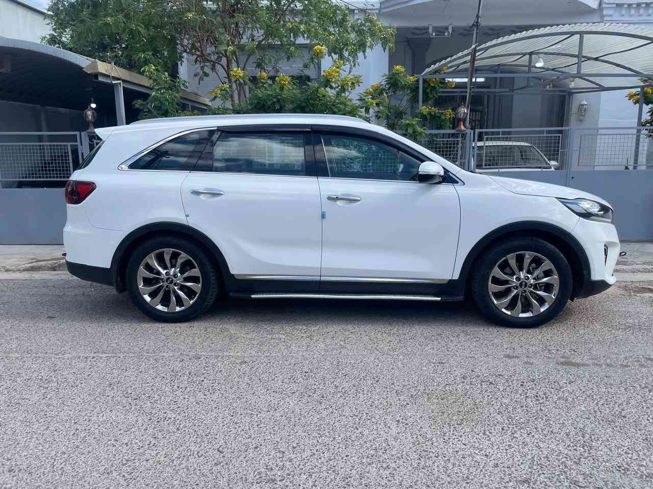 موديل 2018 شكل العشرين ماشية Kia Sorento 
71,000 سيارة وكالة يعني خليجية مو أمريكية بدون حادث السيارة بي ملاحظات بسيطة موضحة بالصور السيارة كرسي كهرباء جنط كهرباء وستة سلندر جاهزة ما بيها أي نقص للبيع السعر 23,000$ عش 230 رقم بغداد طبعا سيارة
23,000 في مجال
مكان السيارة بغداد
بلاتصال ***********
