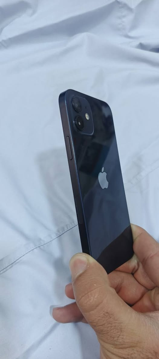 سلام عليكم ورحمة الله وبركاته ايفون 12 عادي لون حبري كبس وضع شركة بطارية 89 ذاكرة 128 جهاز جديد ما مفتوح فقط بي نقطه حبر أسفل الشاشة يسار ما ماثرة على أي شي كلشي شغال شرط البصمة سعر جدا مناسب العنوان كربلاء للتواصل ***********
