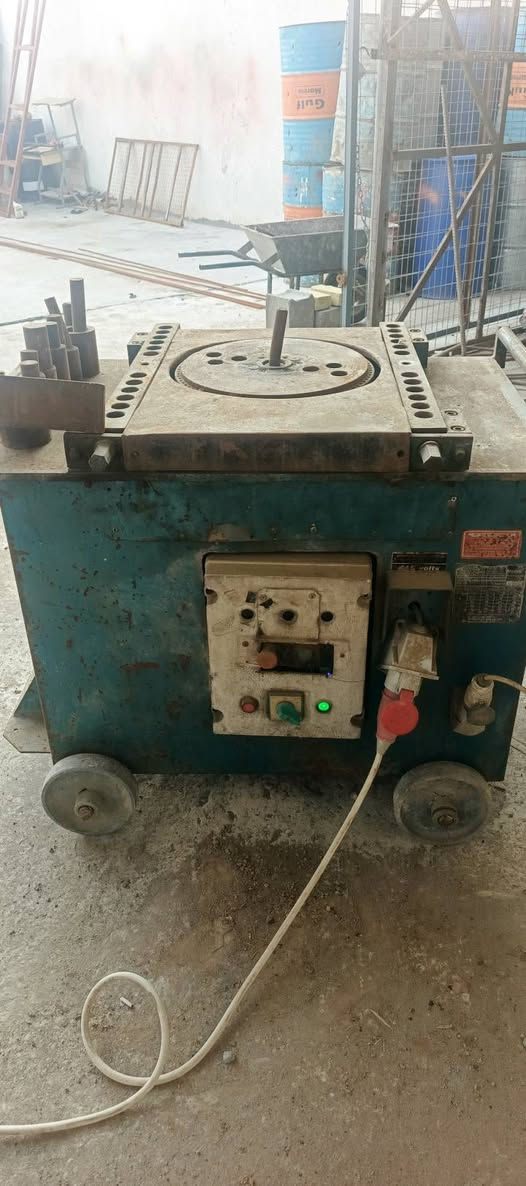 السلام عليكم كمينه تعويج كبيره معه ملحقاتها وشوف العين عنوان خلف المدينه الرياضية قرب مجمع الجوهره***********او ***********
