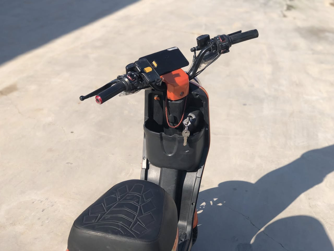 سلام عليكم
R9
جديدة 
بلاتوث 
بطاريت 5
نضام بك
نضام يوسبي
قفل ستيرن 
مكان بغداد ببشام 
السعر ٤٧٥
الستفسار 
***********
