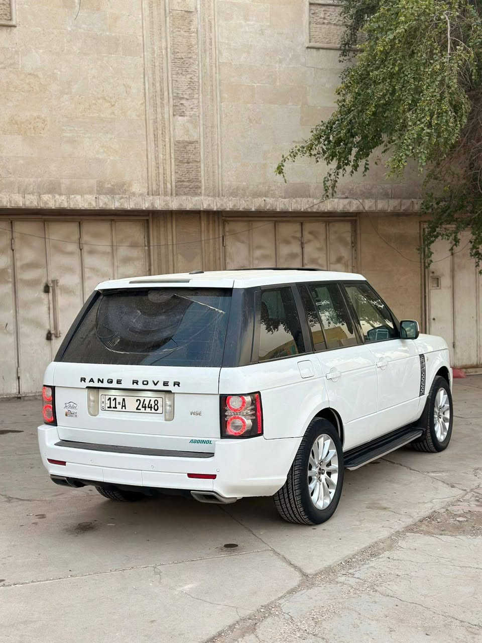السلام عليكم رانج موديل 2012 رقم بغداد مميز فول مواصفات وبدون ضربه ولا صبغ السعر 150 بغداد لاعظميه ***********
