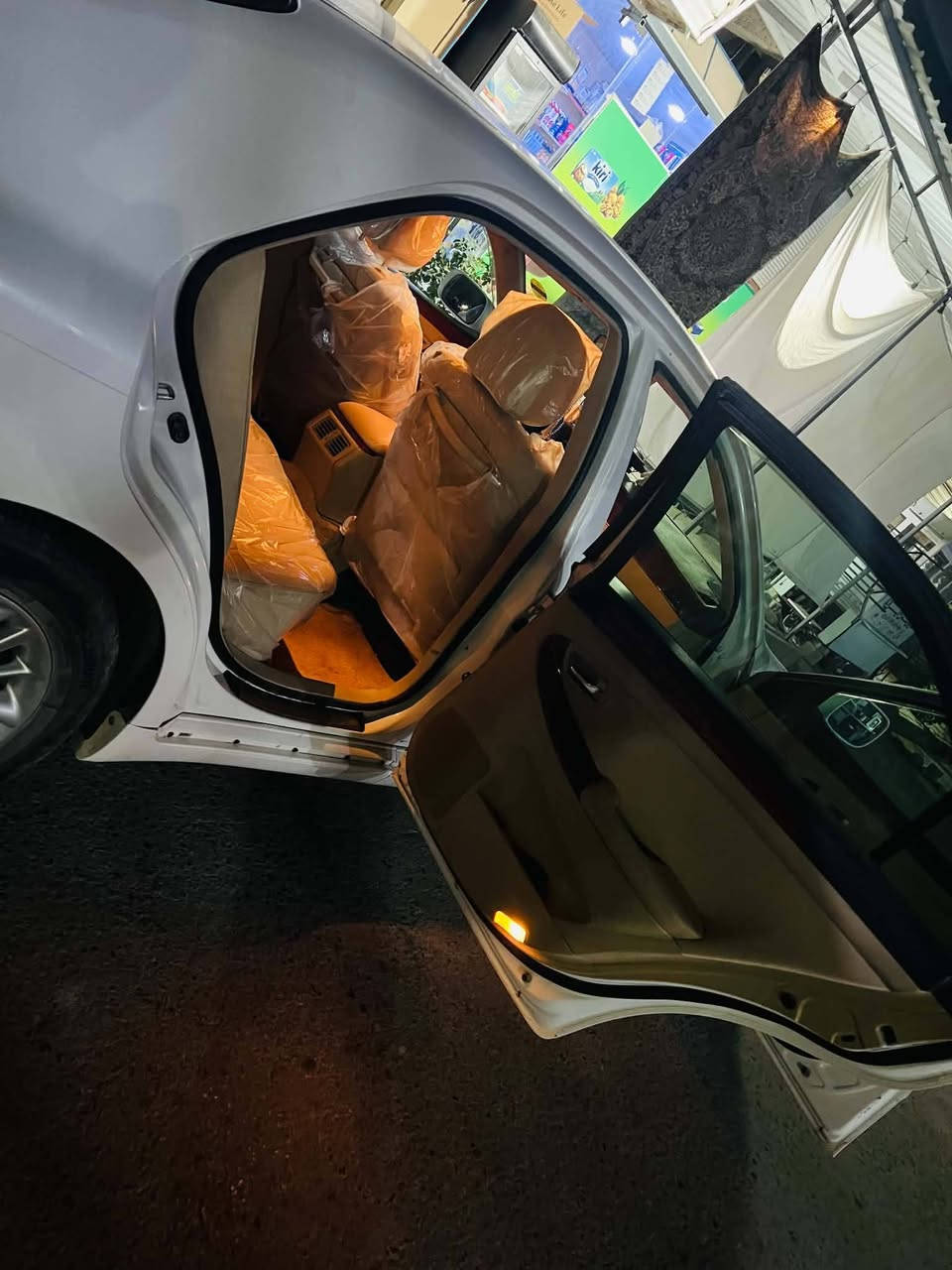 182
گێر و مەکینەی بەشەرت 

ڕۆنی گێڕ و مەکینە تازە گۆراوە 

تەبریت سارد و گەرم بەشەرت 

سەقفی بەشەرت گەڤەر گۆڕاو نیە

دەحم و لێدراو بە شەرت 

کامل مەسرەف کراوە 

سحری $49گەڵاو مەجالێکی برایانە 

***********
