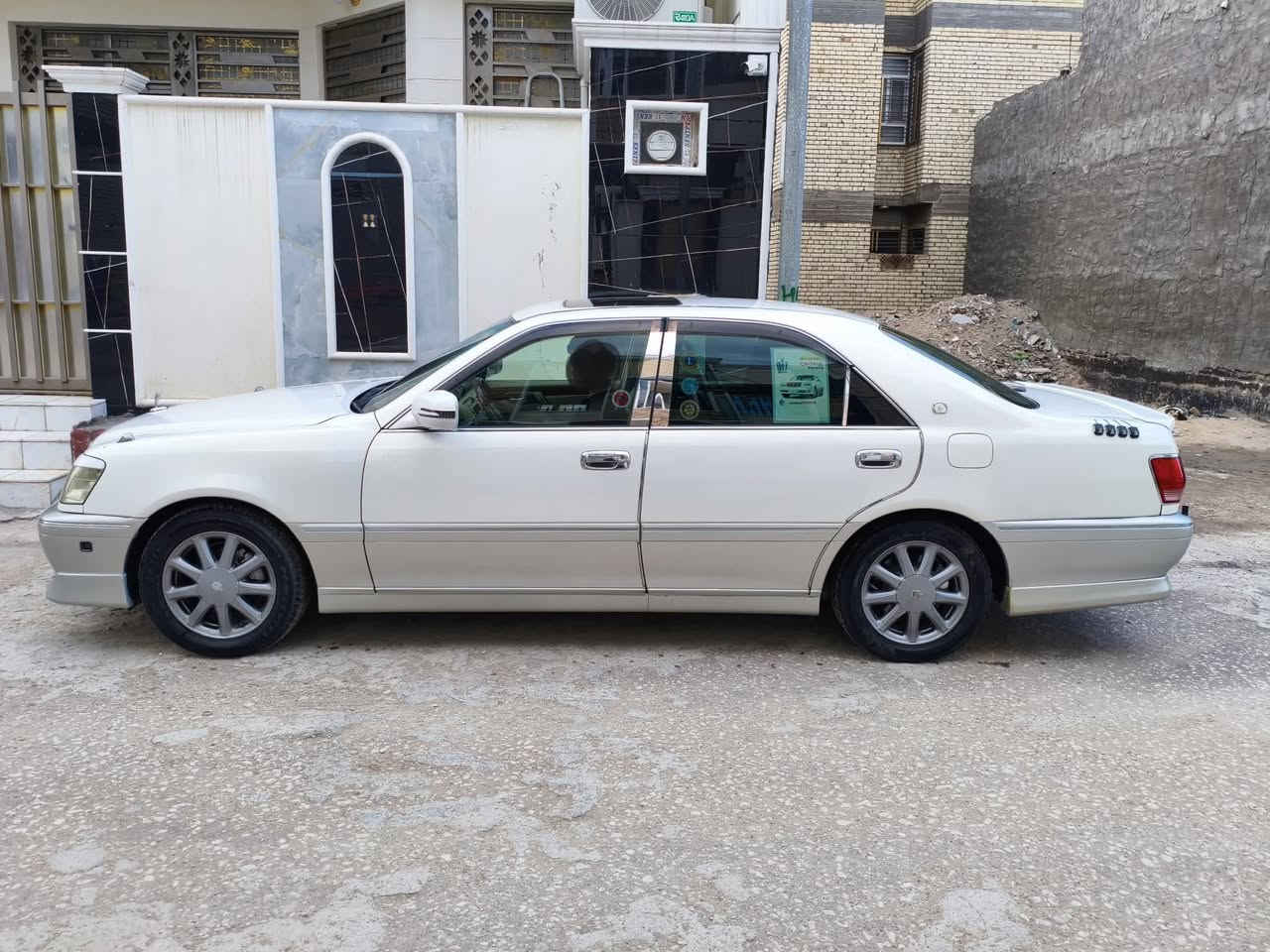 السلام عليكم 
ملكة 2003 فول مواصفات للبيع او المراوس 
اصولي مداور رقم كركوك دولي 
لؤلؤي محجل 
اصل كرستال 
ديفور D4 الكبير 
4 دكم
فتحه
 تحكم ستيرن 
عدادات دبل شاشة 
مرايات ام السيوف شفط و كهرباء و اشاره و ترحيب
شاشه و كامرة 
ستيرن كهرباء 
بردة كهرباء 
كراسي امامي و خلفي كهرباء 
تبريد قطعتين امامي خلفي سبلت
ثلاجه 
اريل امامي +اريل خلفي 
لايز زنون عالي ناصي +بلجكتر زنون 
ويل نجمه نفطي 
تحوير نجف فوك و جوه و دشبول 
سبايدر جنطه 
تخم تاير جديد+باتري جديد
كراسي جلد (دوشمة النواب) اخو البلادي+ارضيه جلد درجه اولى
قطعتين صبغ جامغ امامي و خلفي جهة السايق اثر حادث بسيط 
🔴كفاله شاصي تكمه لغد گصه 🔴
جام 4 اوتو و حساس 
العنوان كربلاء 
***********
***********
السعر 150$
