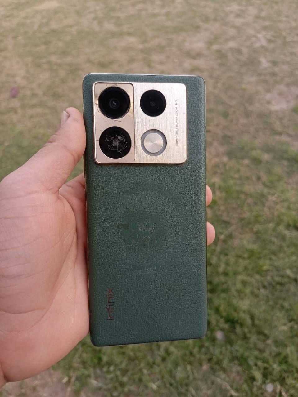 انفنكس نوت 40برو ذاكرا 256 مواصفات معروفه وجهاز يخبل شحنه يومين مخابره اتصال نت كله  فول فقط جامه مال كامره خلفيه مكسوره تتبدل ب10الاف سعره 175 او مراوس شعندك نزل 
***********
