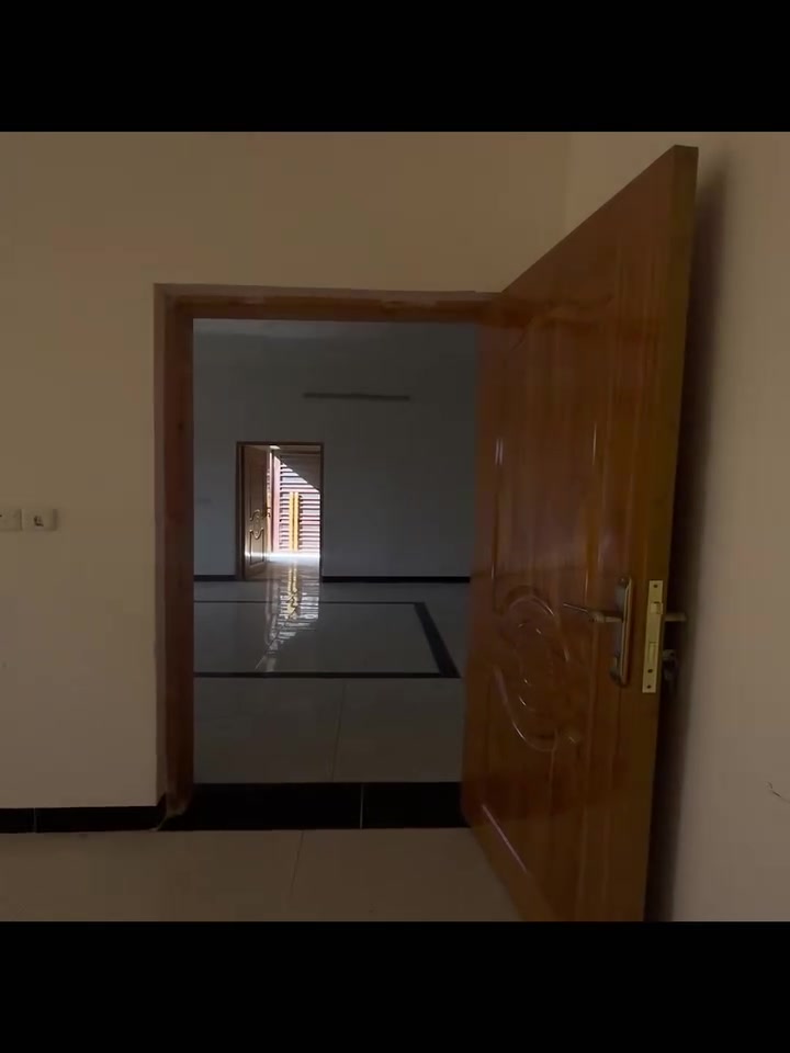 بيت للبيع بيت كلش مرتب
مساحته ٦٠٠ متر 📌
مساحه البيت ٣٠٠ بناء طابوك 📌
مساحه الحديقه ٣٠٠ صالحه للبناء"
بناء حديث واجه ٣٠ متر  

موقعهً عله شارع ابن سينا قرب جامع (الصادق الامين)

 للاستفسار ***********  موجودً واتساب "
@إشارة
