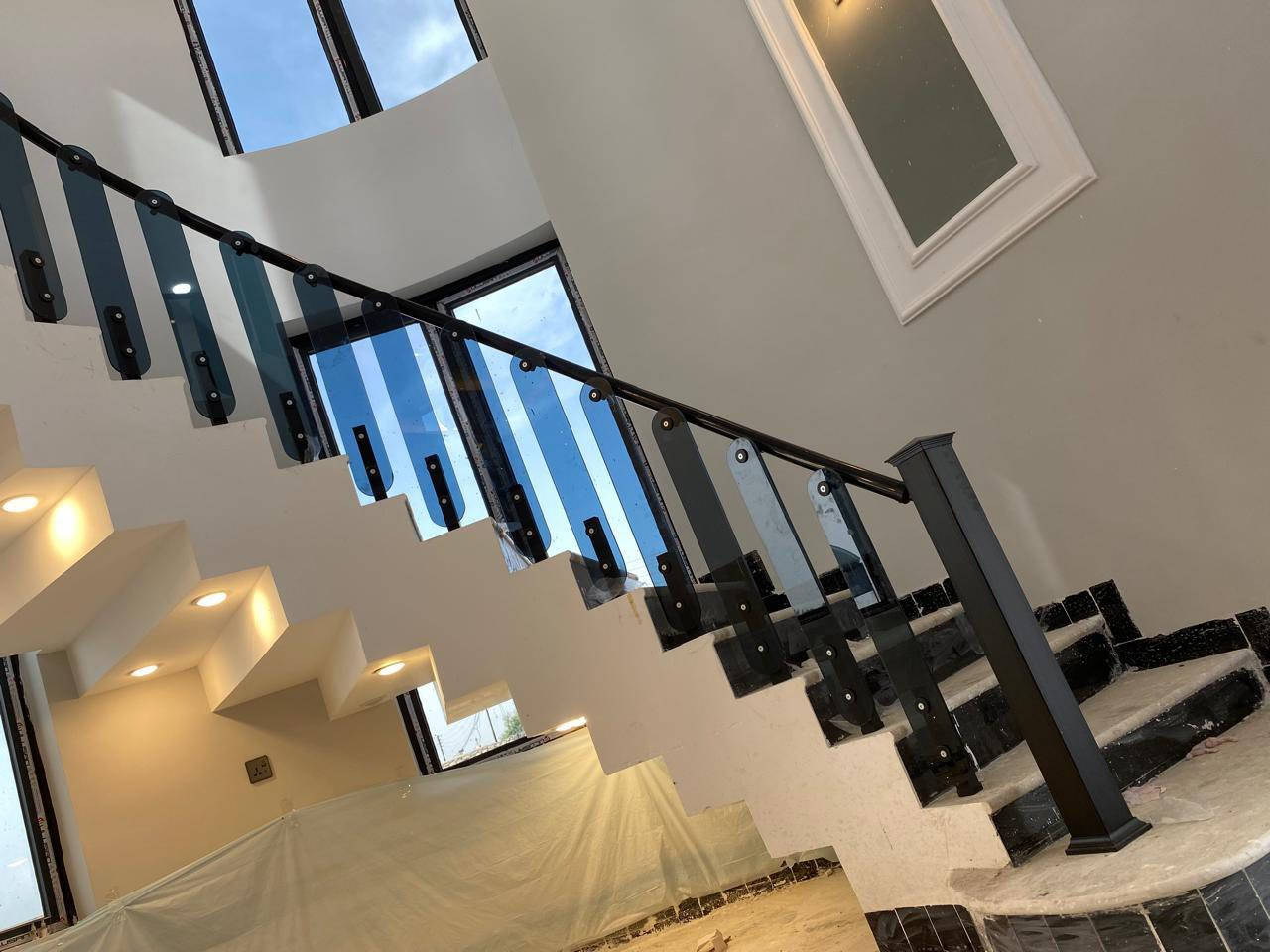 ✨ تنفيذ أعمال الألمنيوم الحديثة ✨
تم بحمد الله تنفيذ جميع أعمال الألمنيوم لهذا البيت،
نوافذ ألمنيوم – أبواب – والدرج
بجودة عالية، شغل متقن، وتصميم عصري
🔹 دقة في التنفيذ
🔹 التزام بالمواعيد
🔹 مواد ممتازة
للتواصل والاستفسار: 📞
(***********)
