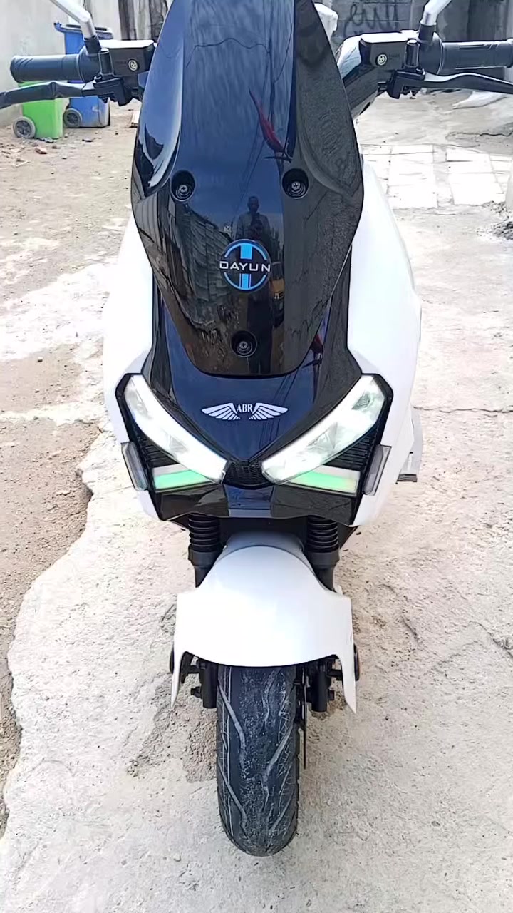 سلام عليكم دراجه شحن للبيع دايوان جبلي مديل 25 بشهر 10دراجه جديد حيل سرعته الحقيق 100تحكم سرعه بك بيه مكفول من كلشي من شخط برغي واحد مافتوح بيه كفيلك الله مخذه 1400مكان بغداد حي العلام قرب تقاطع درويش رقم *********** السعر ملون وربع قفل
