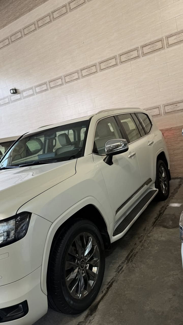 لاندكروز 2022 توين تيربو
السلام عليكم 
لاندكروز 2022 توين تيربو جديدة كلش 
SAS اصلية
ماشية 63 الف 
فتحة سقف 
صندوك كهرباء 
كراسي تدفئة تبريد 
شاشات 
كراسي كهرباء
شاحن لاسلكي 
مري ستيل 
سماعات JBL
سايد بريك دكمة 
سايد بريك دكمة 
اوتو هولد 
شاشة جبيرة مو نفس العاديه
بعدها داخله بضمان شركة ساس 
السيارة بيها ملاحضه بسيطة 
للاستفسار 
***********

السعر : 60 الف وبيها مجال
