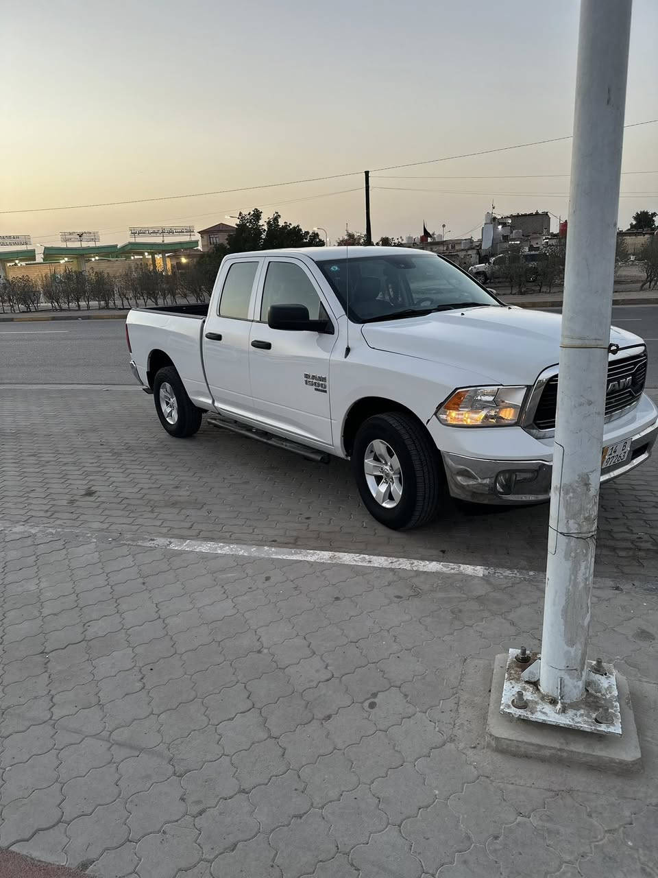 سلام عليكم دوج رام مديل21 ماشيه50 سياره وارد امريكي ضربتها جاملغ وبنيد سياره جاهزه كير مكينه اكسل حداديه طخم تاير مكان السياره بصره الجبيله ***********
