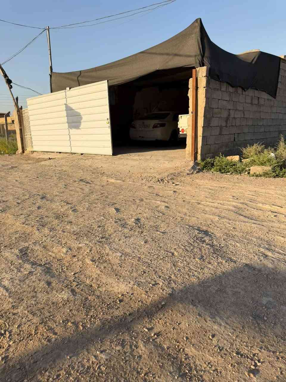 بيت اللبيع مساحه 200 متر وجه 10ونزل 20
الكرغوليه
شارع ملاين مقبل السواعد 
 
يبعد عن التبليط 50 متر

كراج موجود بل بيت موضح بالصور 

رقم صاحب البيت 

 ‏‪***********‬‏
