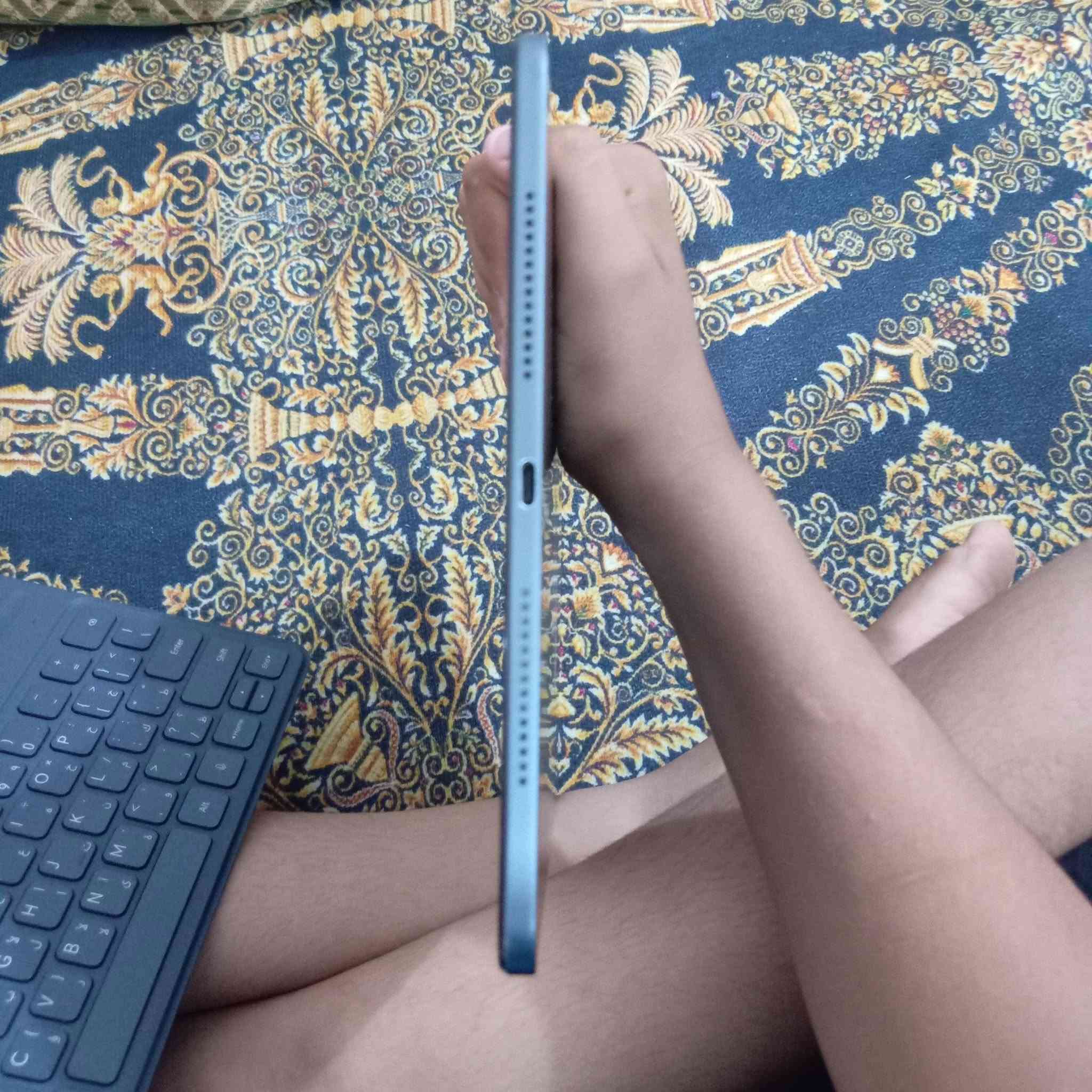 السلام عليكم للبيع HONOR Pad 9 مستخدم قليل النظافة 98 البطارية 100 اخذته ب700 اريدة ب600 قفل اللي يريدة يتصل على هذا الرقم *********** يدعم ببجي 60 فريم
